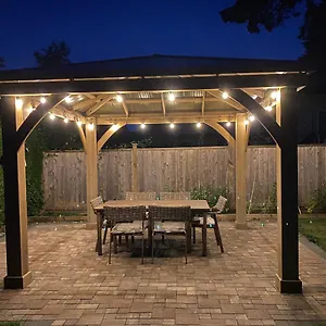 Vancouver Airport Comfy Bed & Breakfast